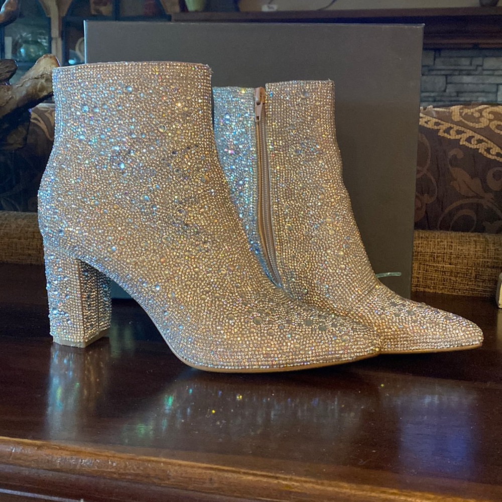 Betsy Johnson Cady Rhinestone size 9 ankle boots